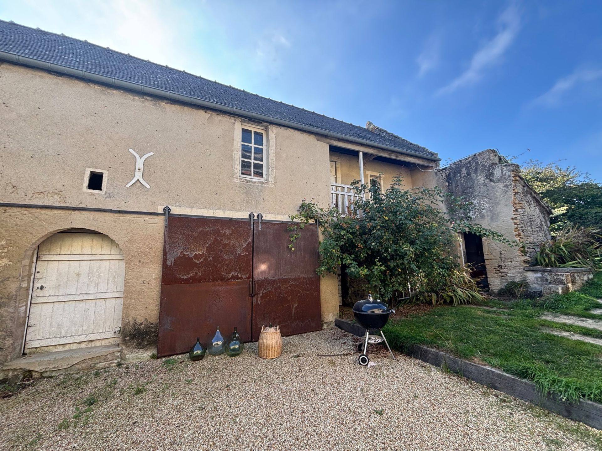 luxury house 6 Rooms for sale on CREULLY SUR SEULLES (14480)