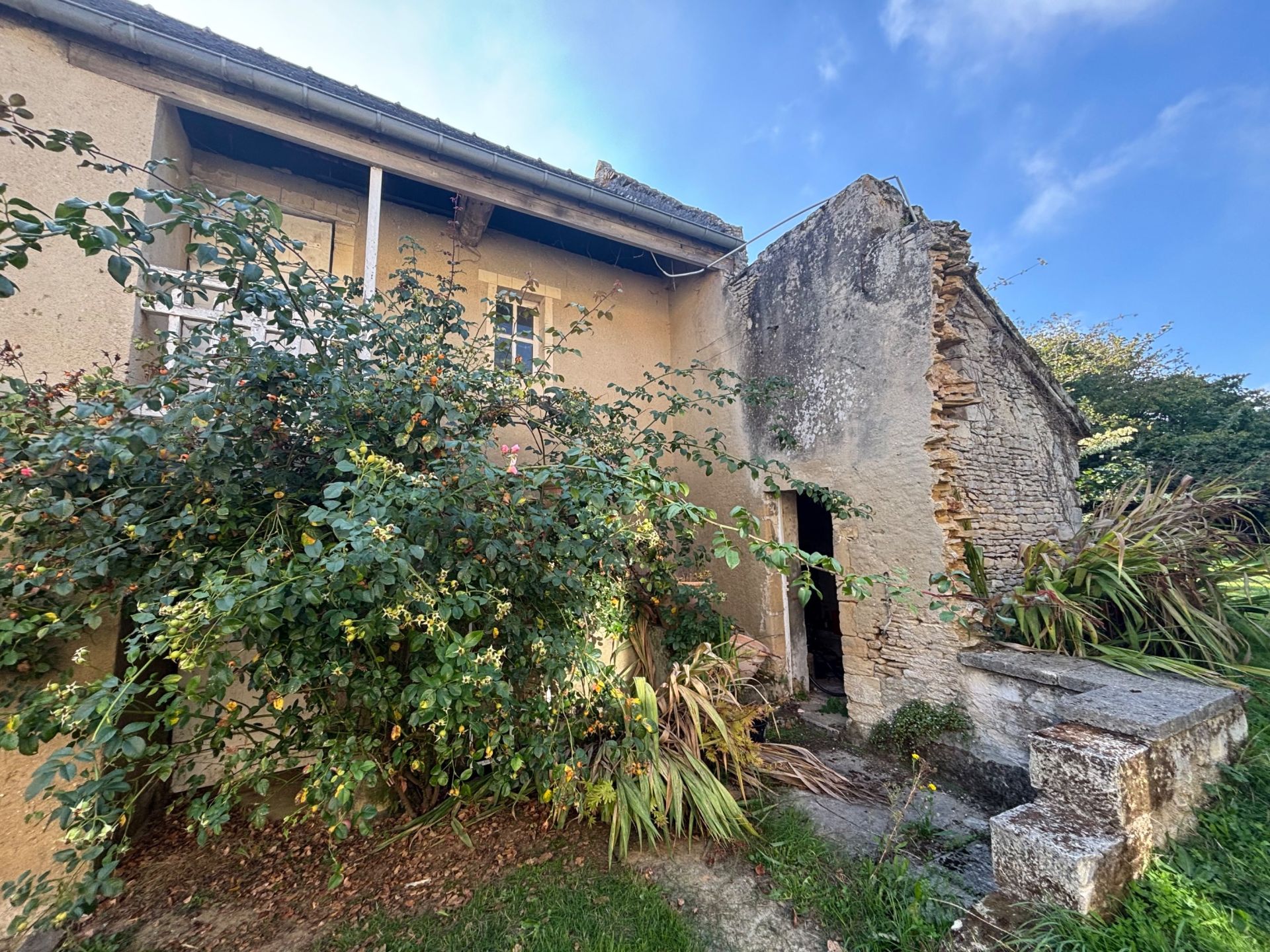 luxury house 6 Rooms for sale on CREULLY SUR SEULLES (14480)