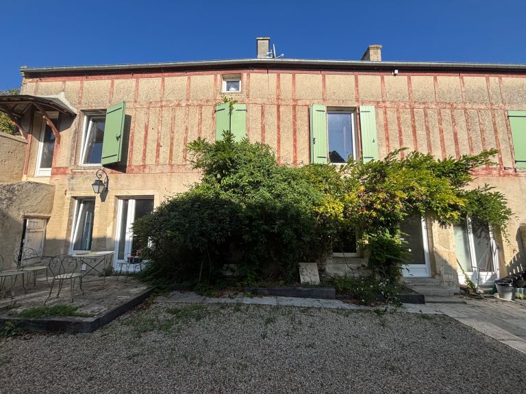 luxury house 6 Rooms for sale on CREULLY SUR SEULLES (14480)