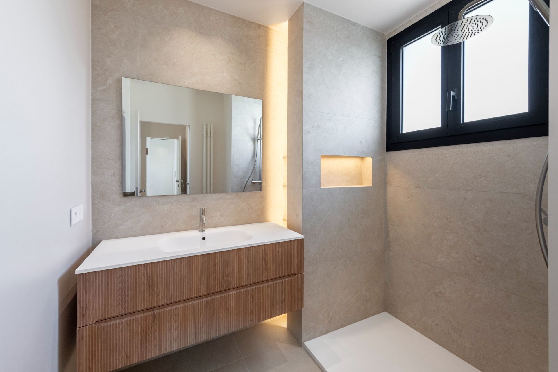 luxury apartment 3 Rooms for sale on NICE (06000)