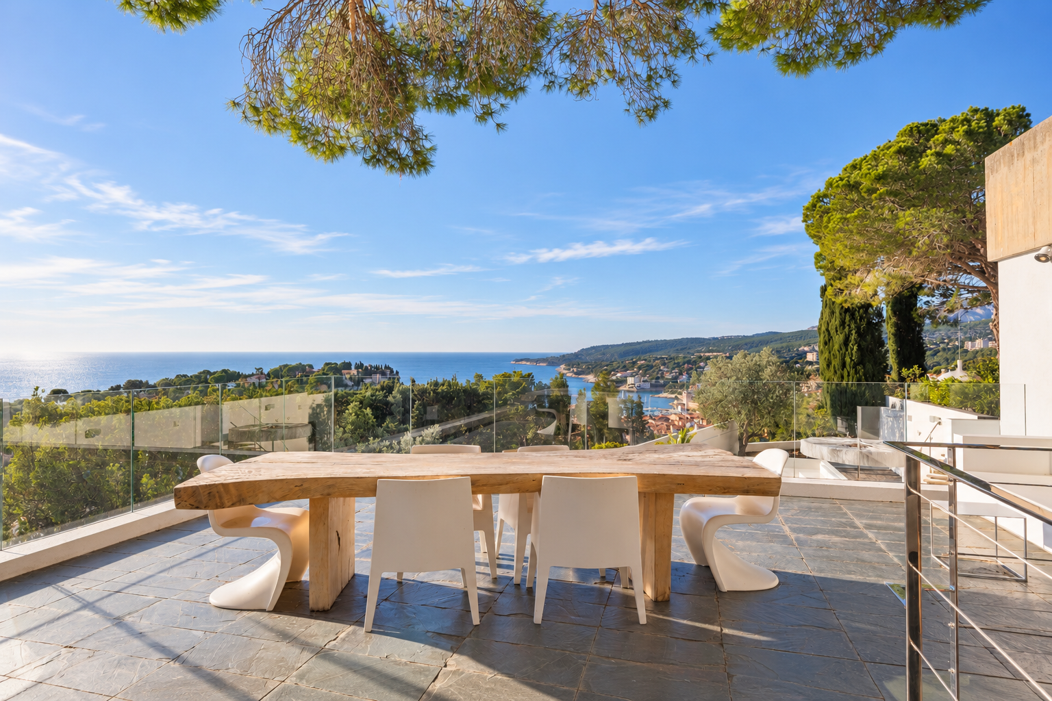 luxury villa 9 Rooms for sale on CASSIS (13260)