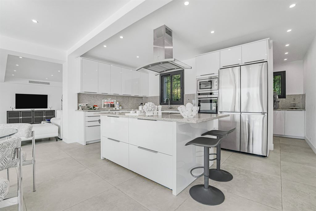 maison contemporaine 10 Pièces en vente sur MOUGINS (06250)