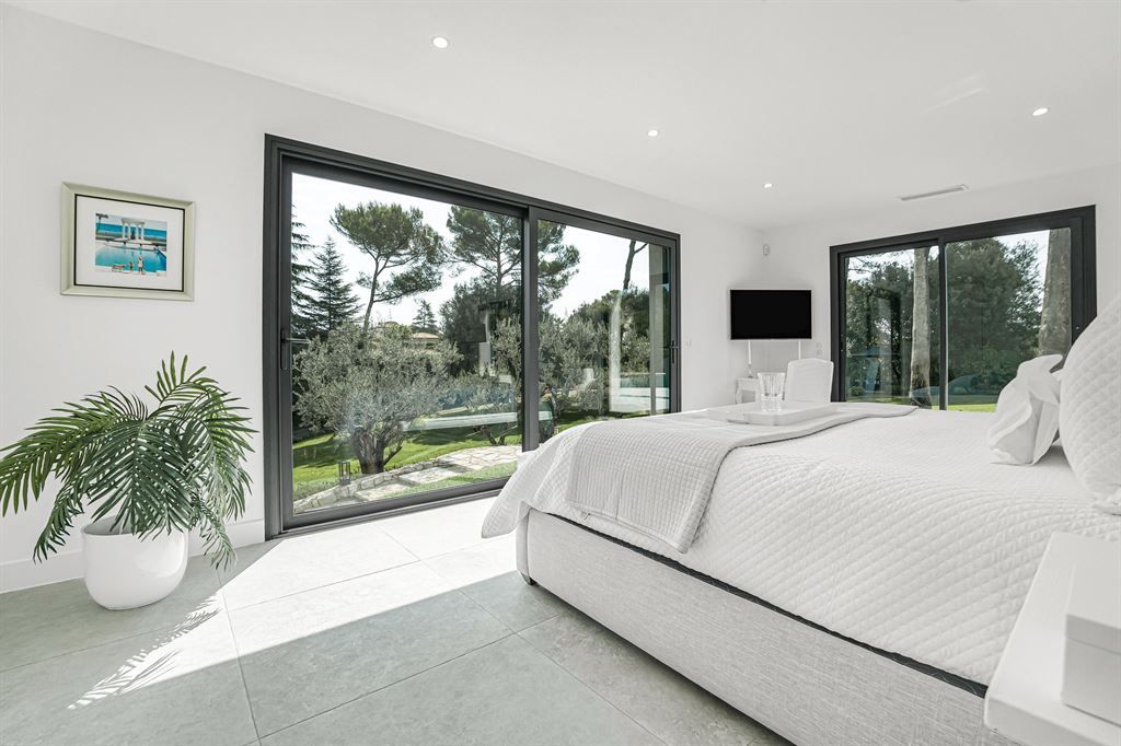 maison contemporaine 10 Pièces en vente sur MOUGINS (06250)