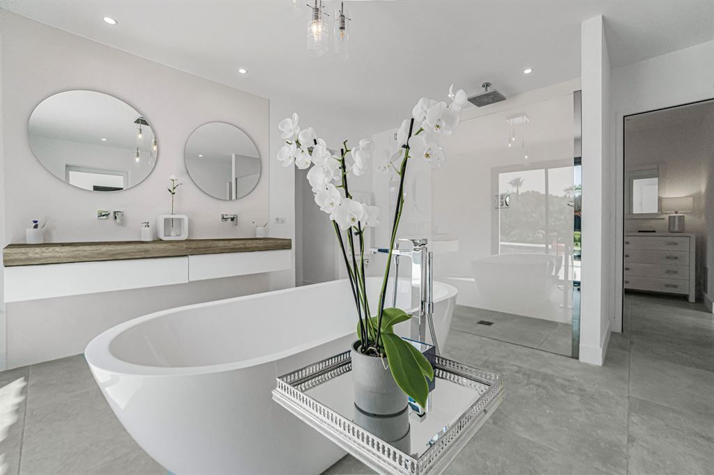 maison contemporaine 10 Pièces en vente sur MOUGINS (06250)