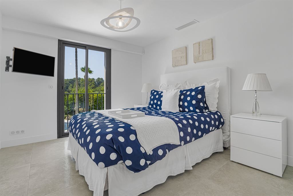 maison contemporaine 10 Pièces en vente sur MOUGINS (06250)
