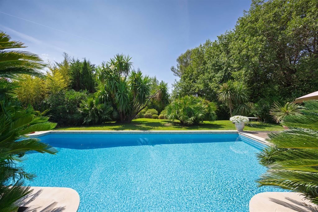 luxury villa 7 Rooms for sale on MOUGINS (06250)