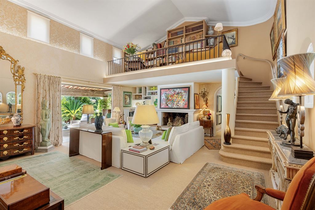 luxury villa 7 Rooms for sale on MOUGINS (06250)