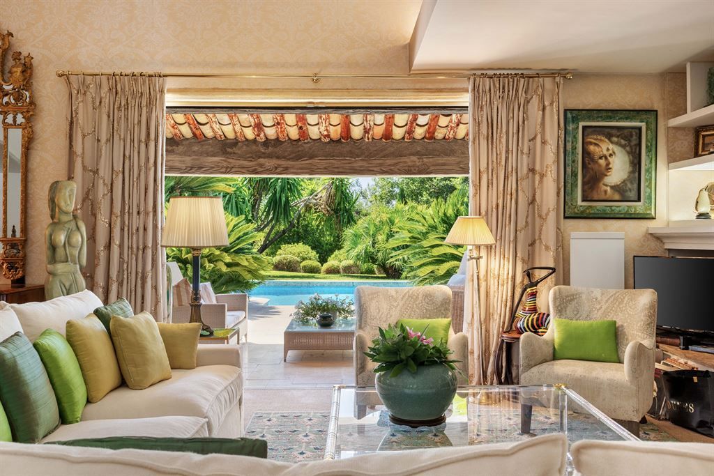 luxury villa 7 Rooms for sale on MOUGINS (06250)