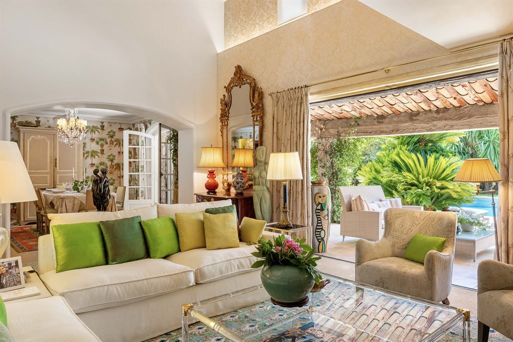 luxury villa 7 Rooms for sale on MOUGINS (06250)