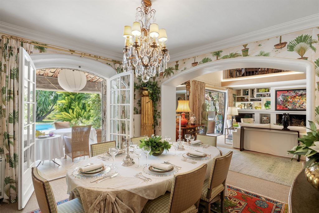 luxury villa 7 Rooms for sale on MOUGINS (06250)