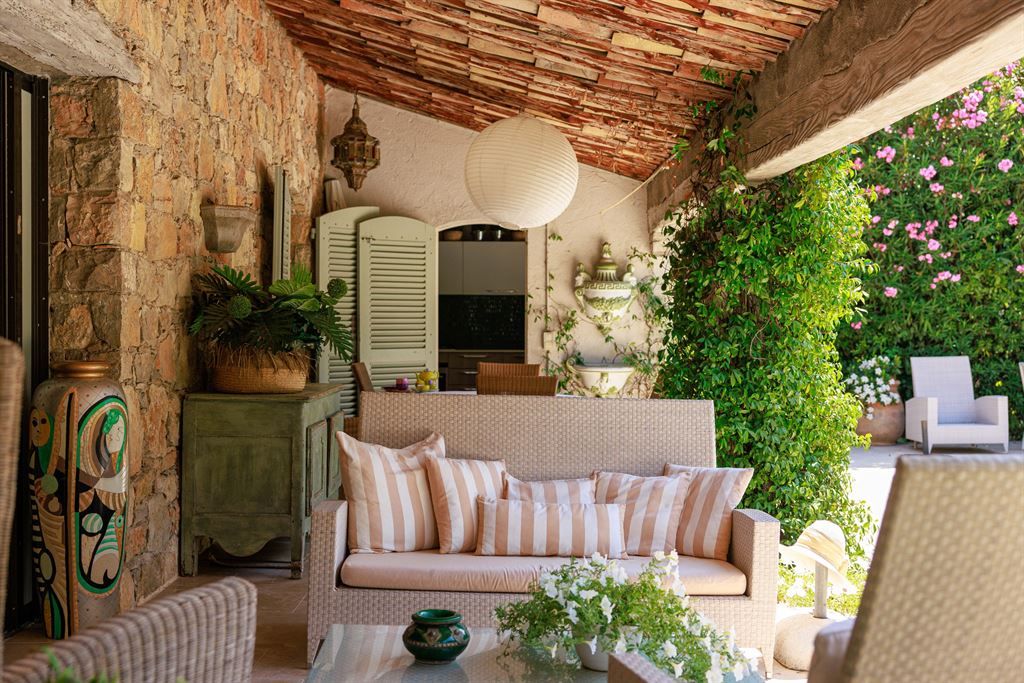 luxury villa 7 Rooms for sale on MOUGINS (06250)