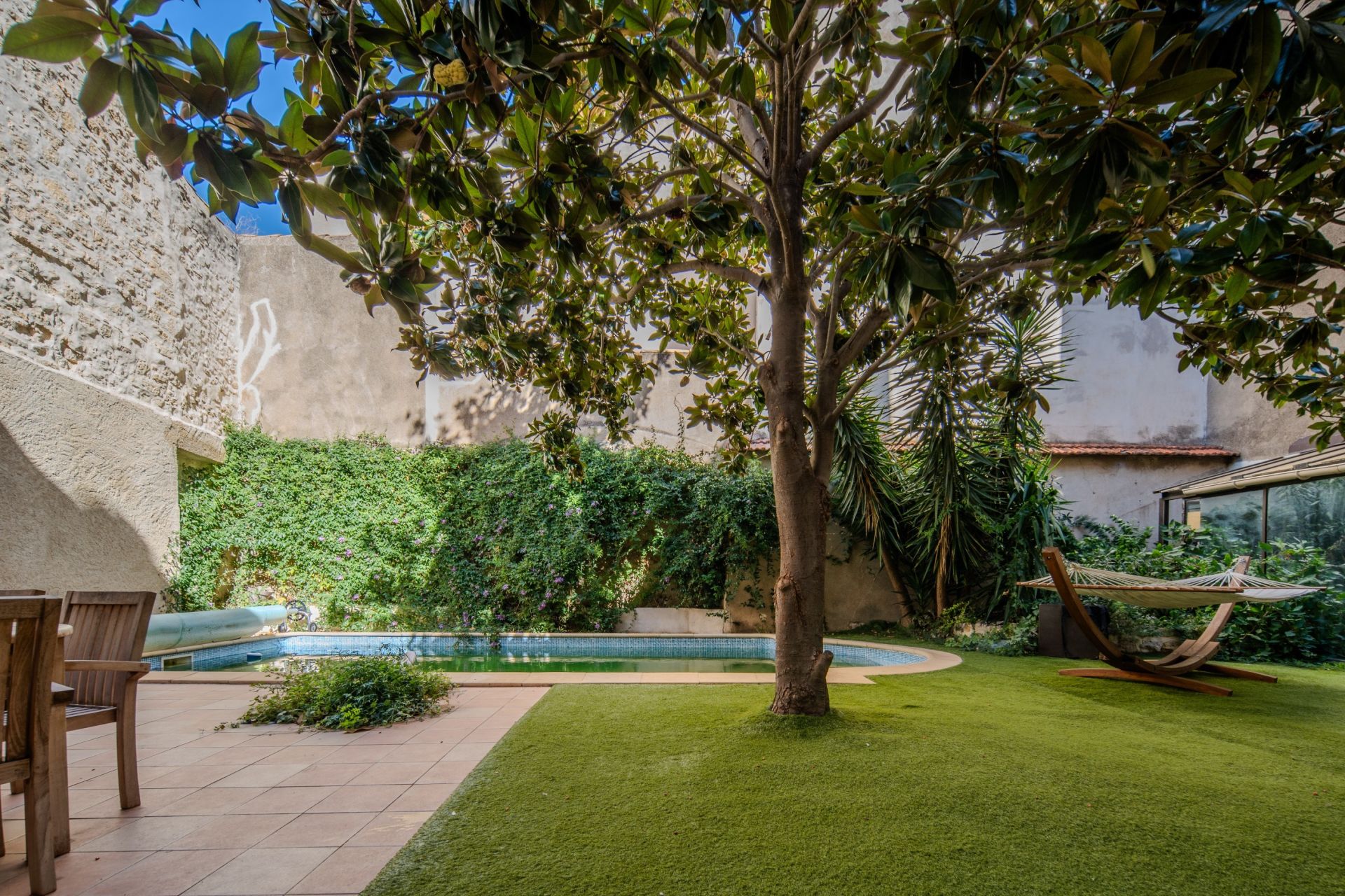 luxury house 5 Rooms for sale on NARBONNE (11100)