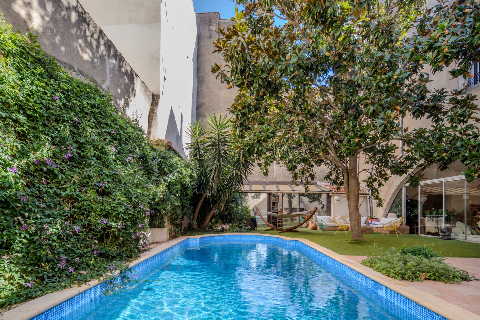 luxury house 5 Rooms for sale on NARBONNE (11100)
