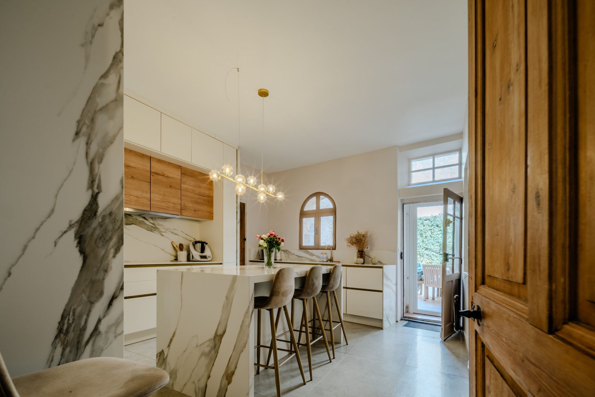 luxury house 5 Rooms for sale on NARBONNE (11100)