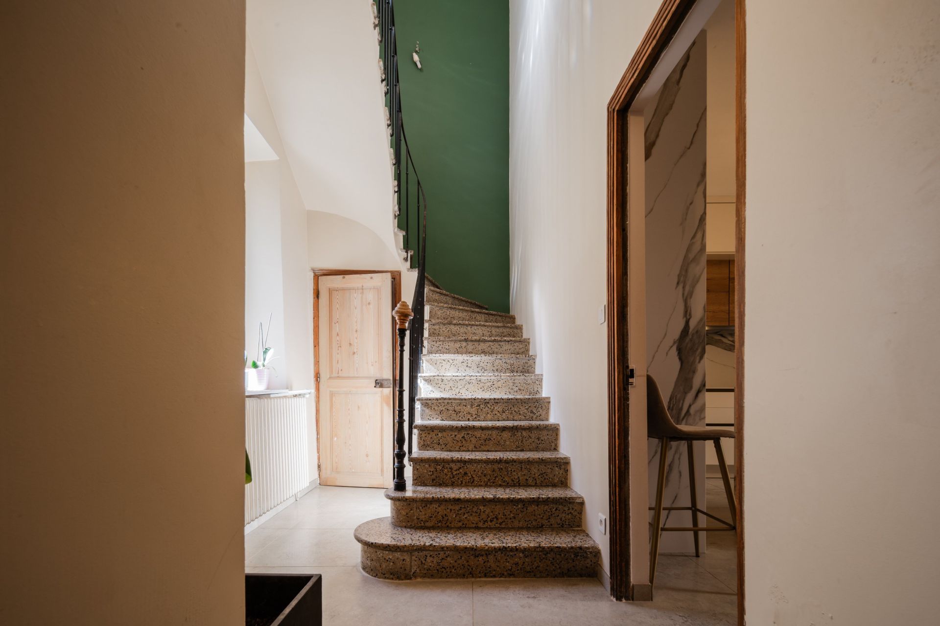 luxury house 5 Rooms for sale on NARBONNE (11100)