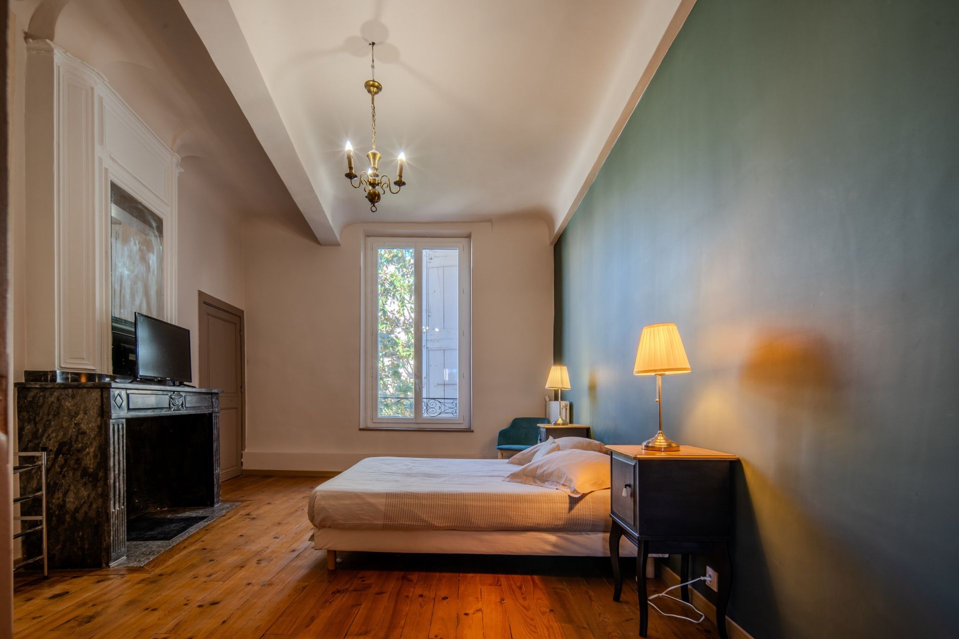 luxury house 5 Rooms for sale on NARBONNE (11100)