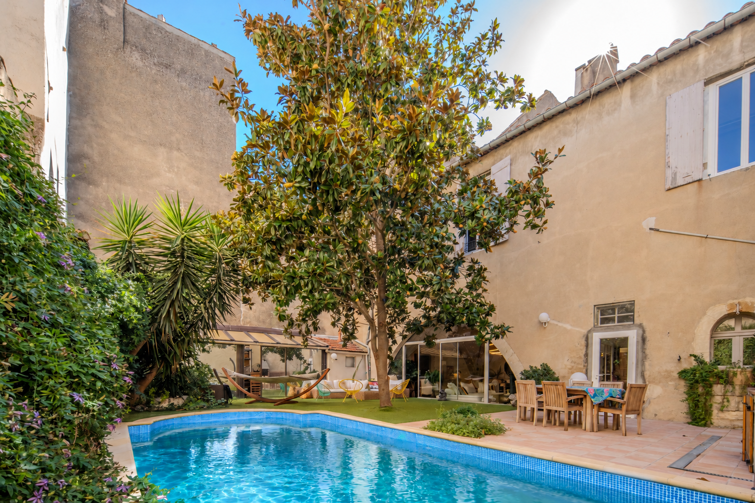 luxury house 5 Rooms for sale on NARBONNE (11100)