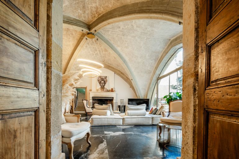 luxury house 5 Rooms for sale on NARBONNE (11100)