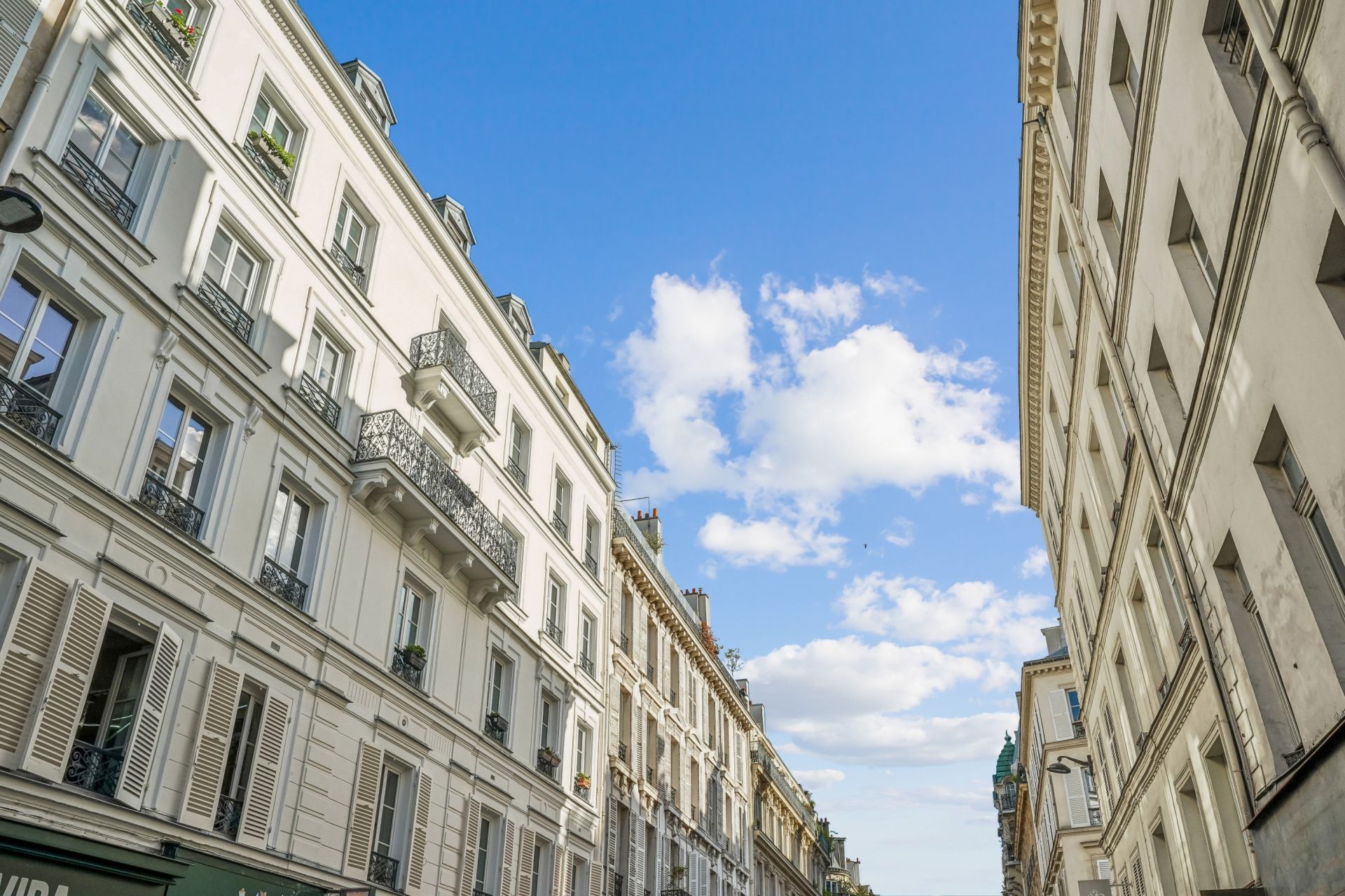 luxury apartment 4 Rooms for sale on PARIS (75009)