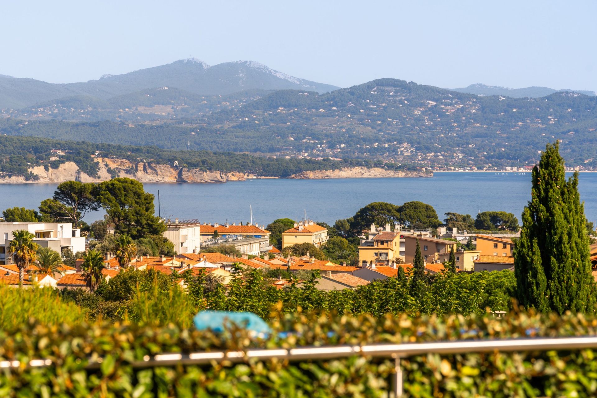 luxury house 5 Rooms for sale on LA CIOTAT (13600)