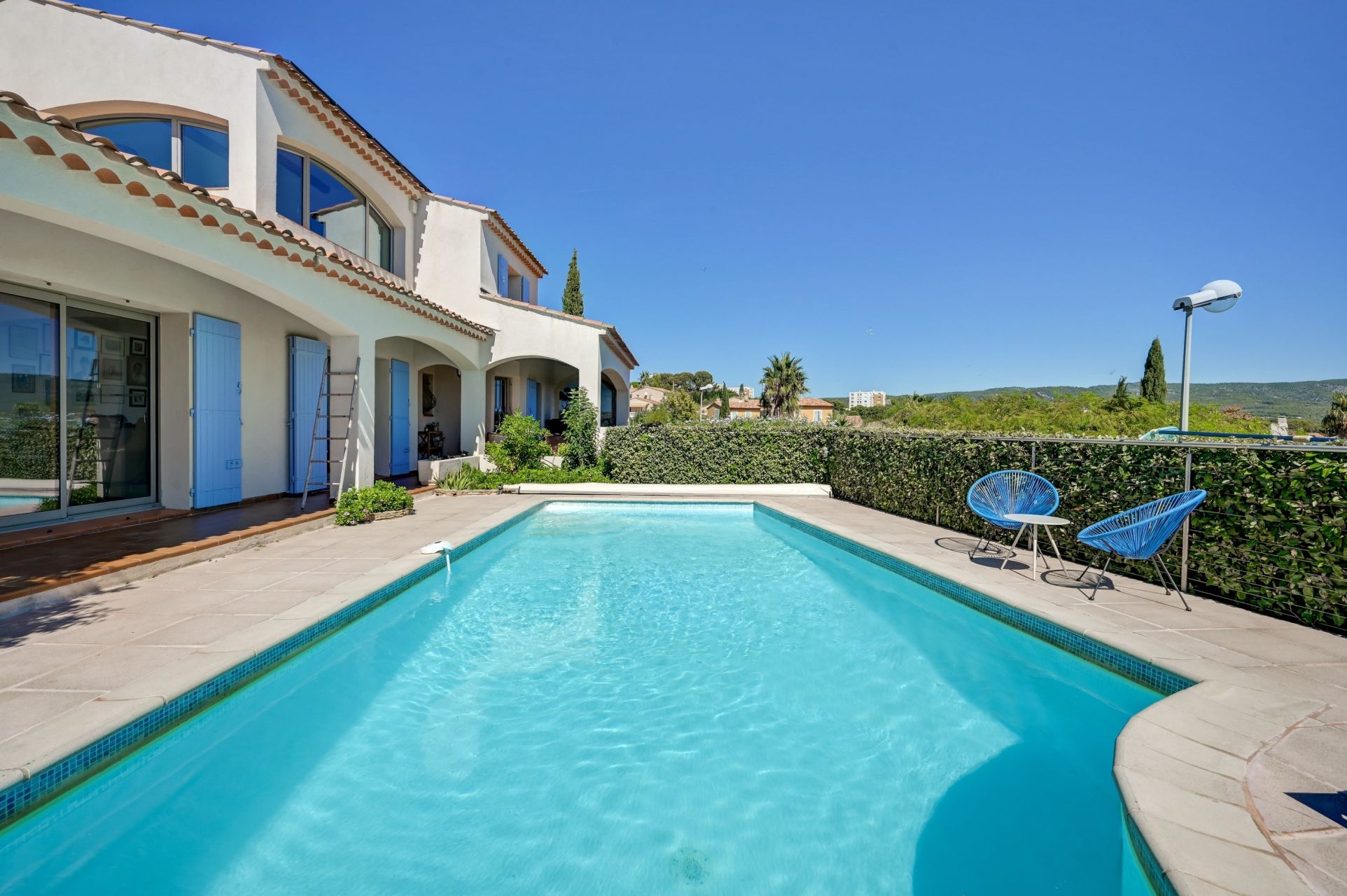 luxury house 5 Rooms for sale on LA CIOTAT (13600)