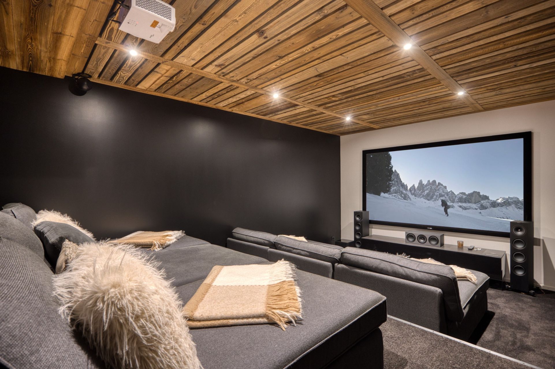 luxury chalet 7 Rooms for seasonal rent on MEGEVE (74120)
