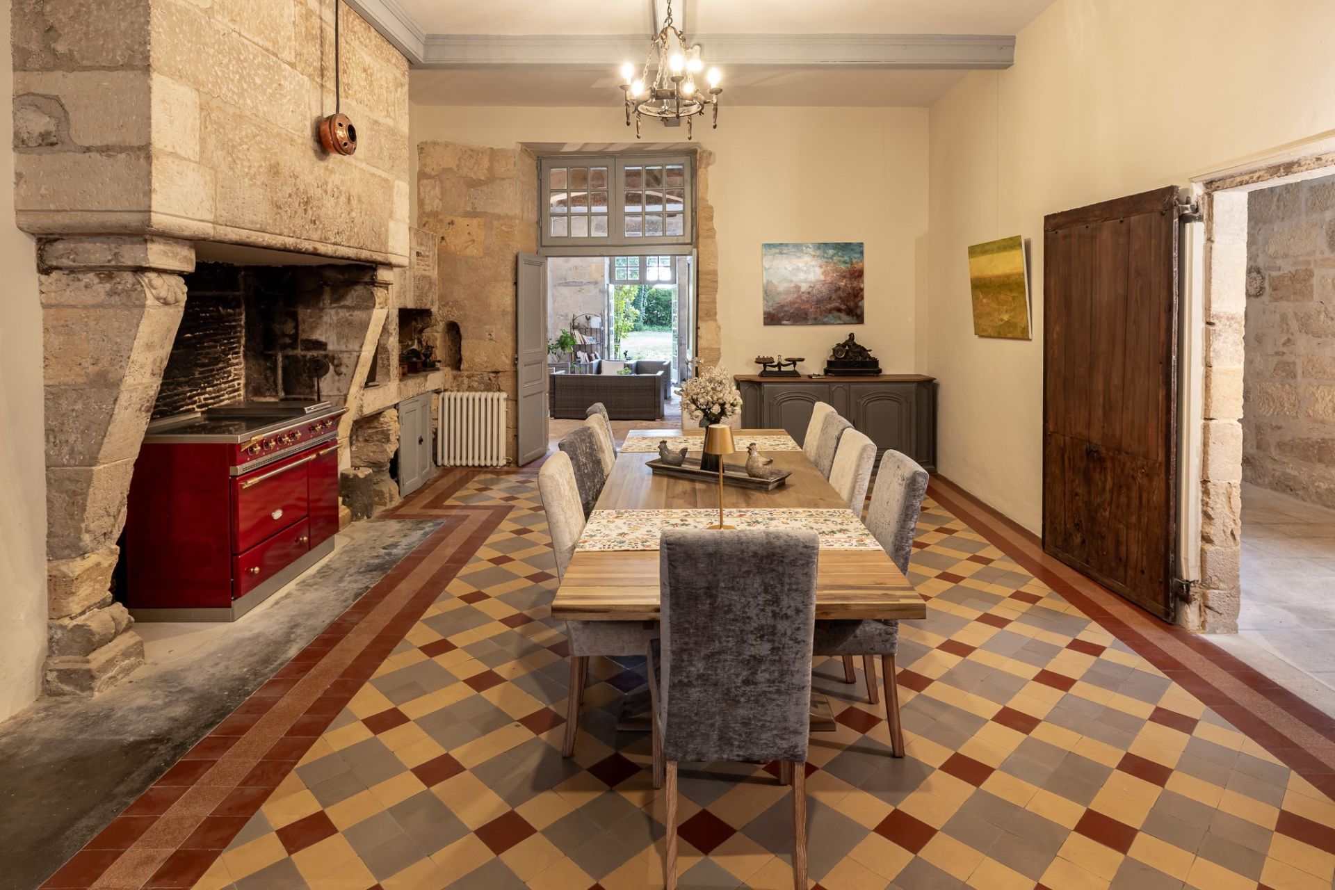 luxury house 13 Rooms for sale on PERIGUEUX (24000)