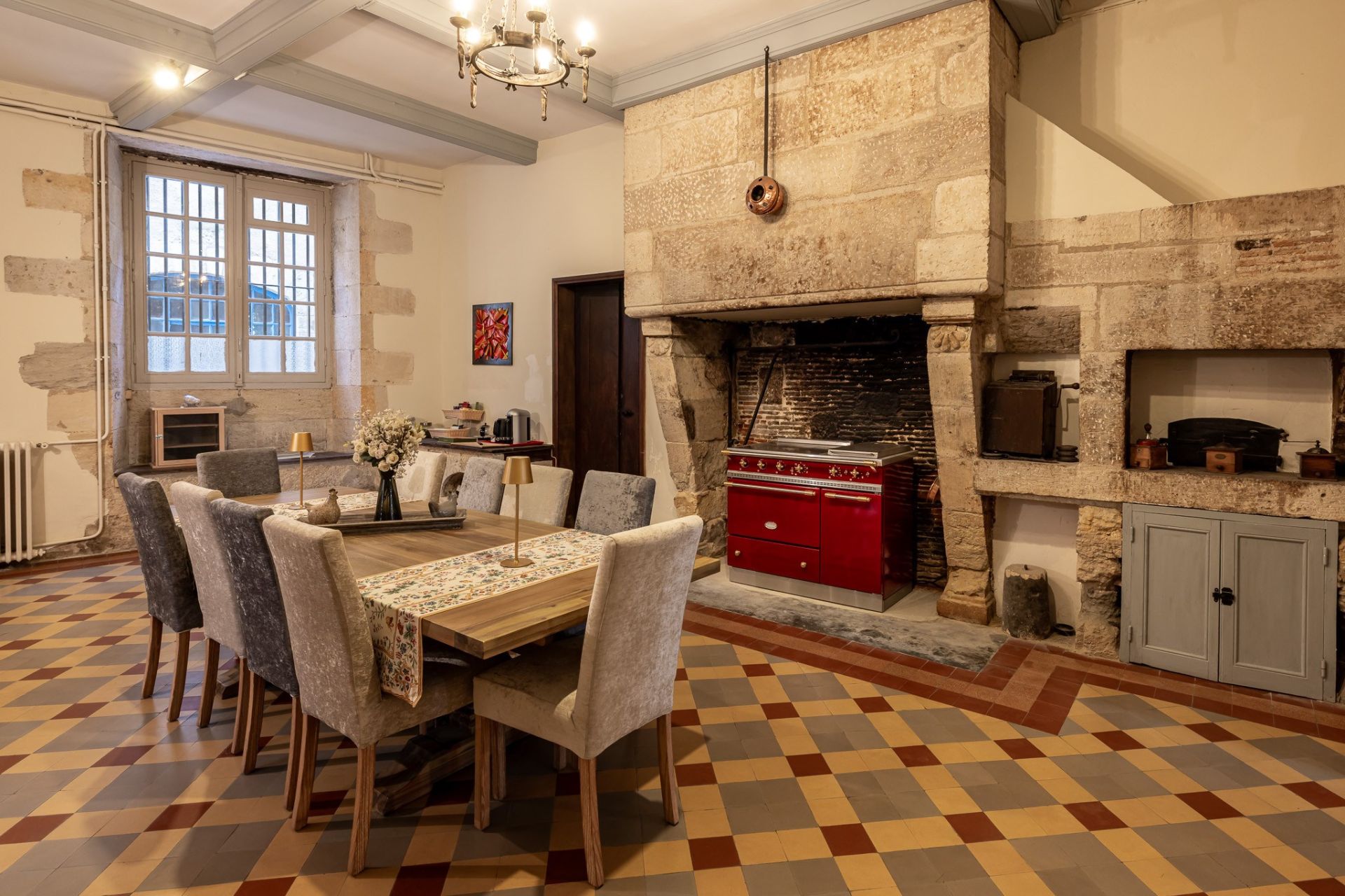 luxury house 13 Rooms for sale on PERIGUEUX (24000)