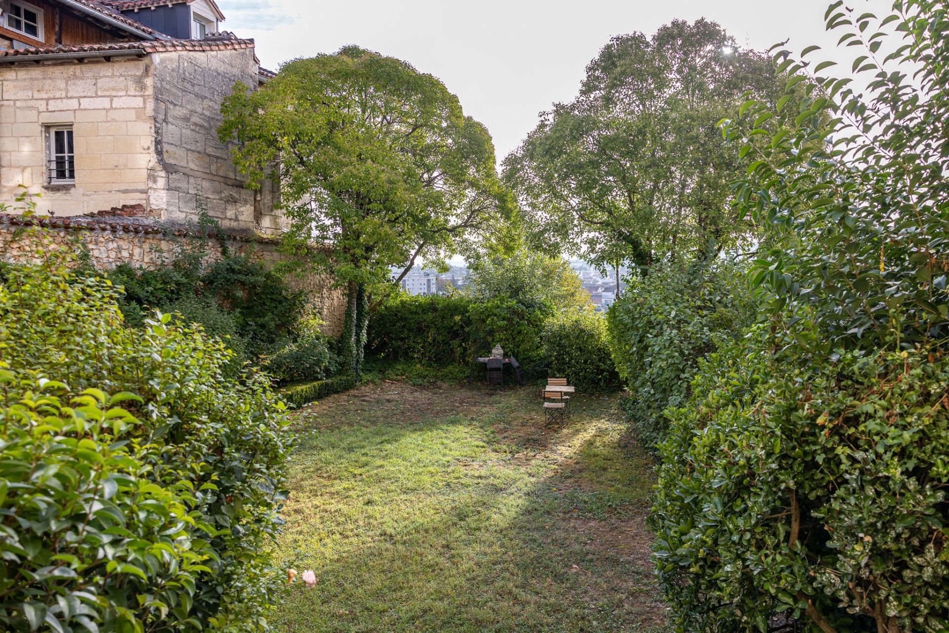 luxury house 13 Rooms for sale on PERIGUEUX (24000)