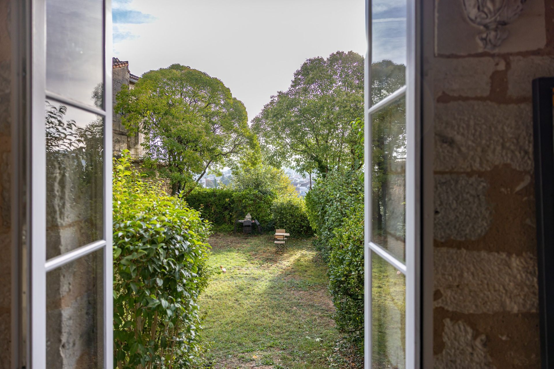 luxury house 13 Rooms for sale on PERIGUEUX (24000)