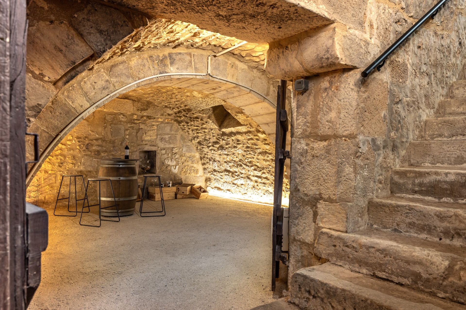 luxury house 13 Rooms for sale on PERIGUEUX (24000)