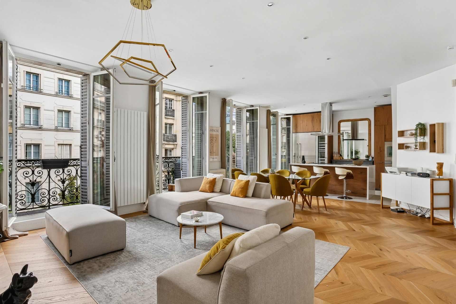 luxury apartment 5 Rooms for sale on PARIS (75001)
