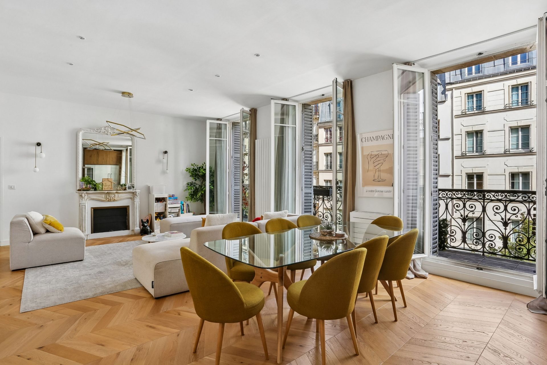 luxury apartment 5 Rooms for sale on PARIS (75001)