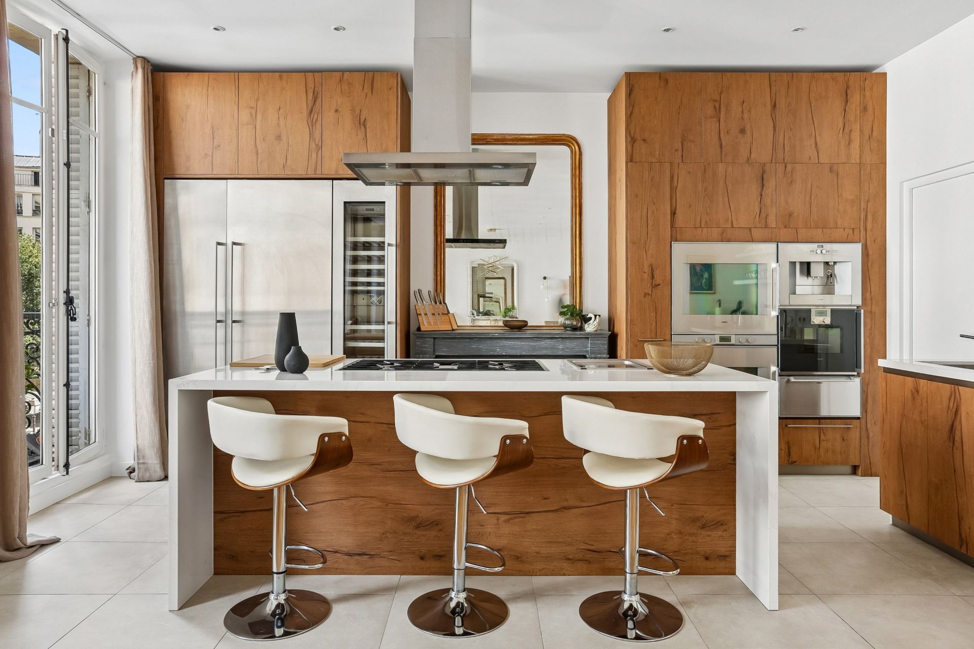 luxury apartment 5 Rooms for sale on PARIS (75001)