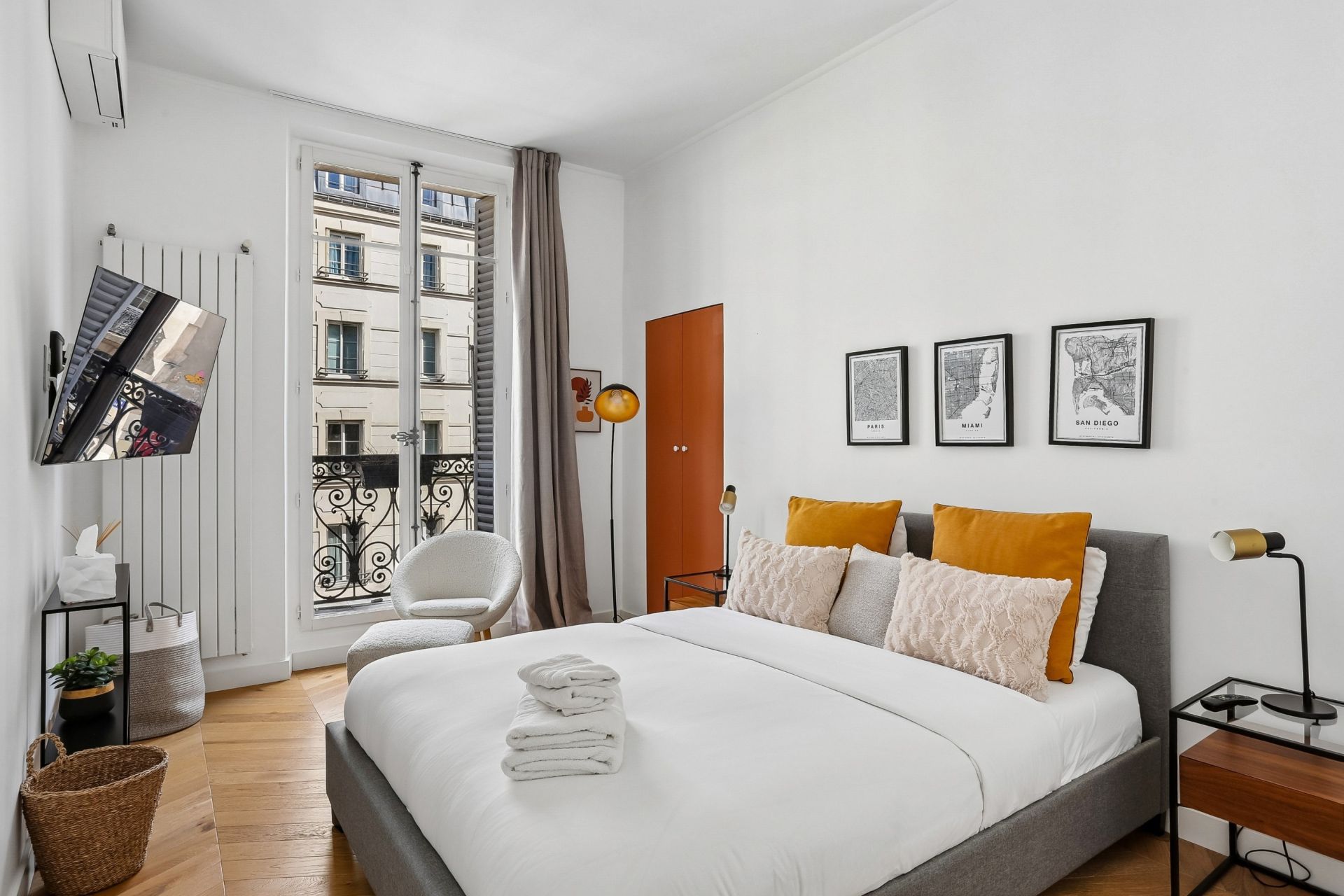 luxury apartment 5 Rooms for sale on PARIS (75001)