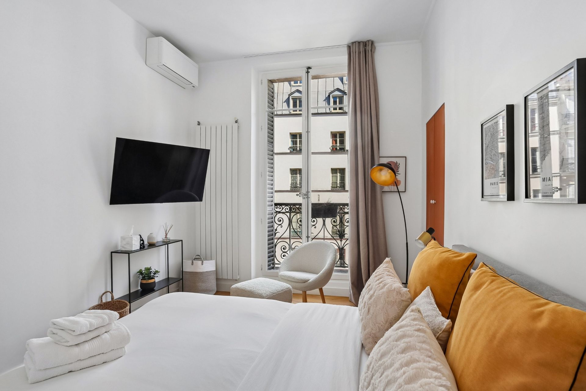 luxury apartment 5 Rooms for sale on PARIS (75001)