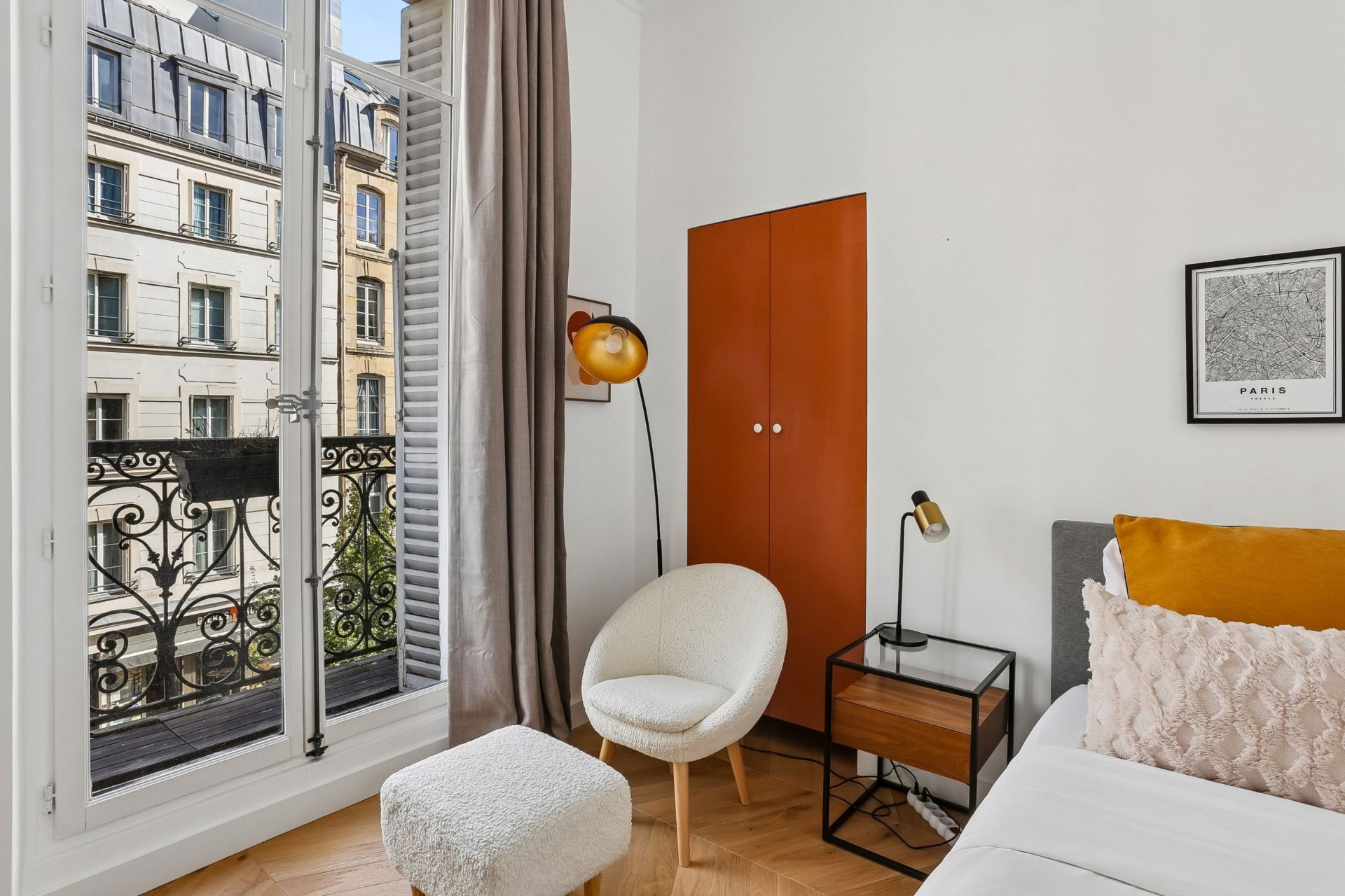 luxury apartment 5 Rooms for sale on PARIS (75001)