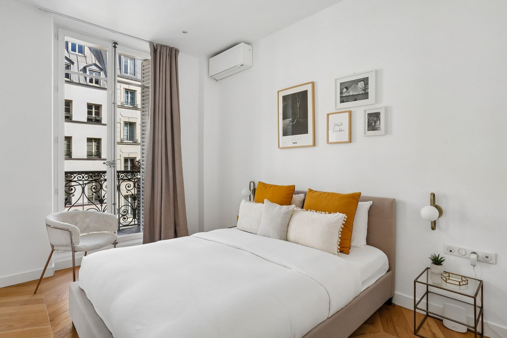 luxury apartment 5 Rooms for sale on PARIS (75001)
