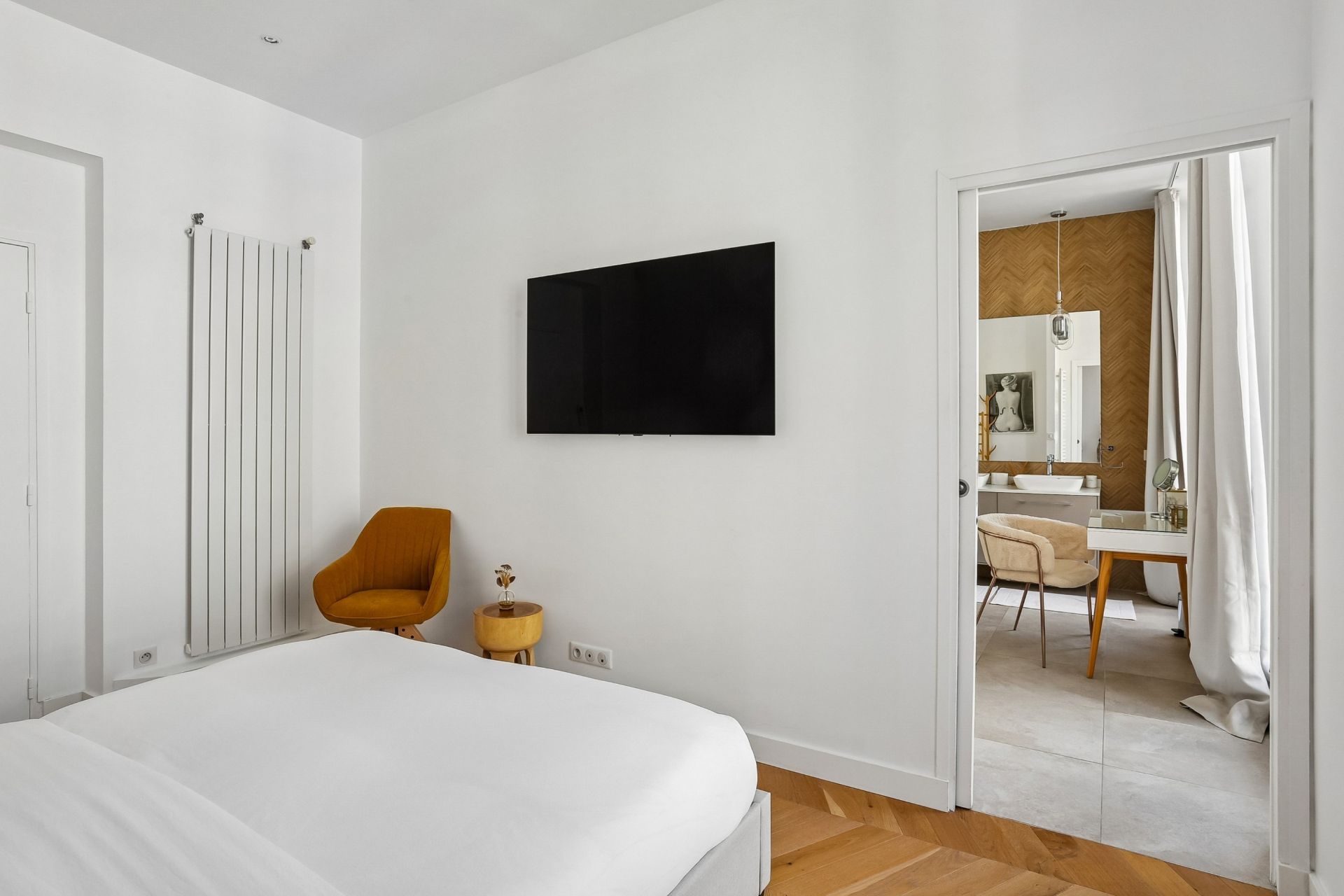 luxury apartment 5 Rooms for sale on PARIS (75001)