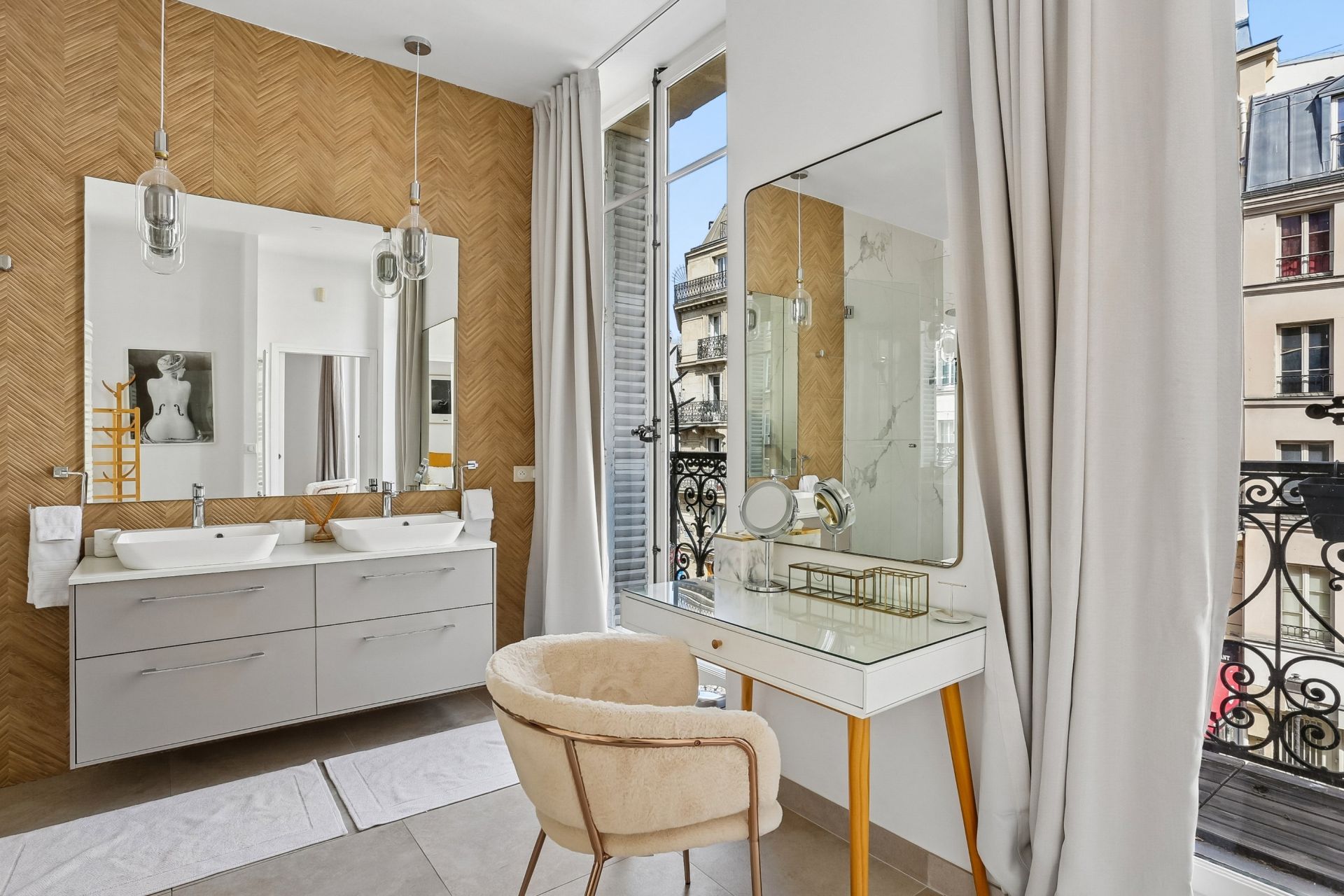 luxury apartment 5 Rooms for sale on PARIS (75001)