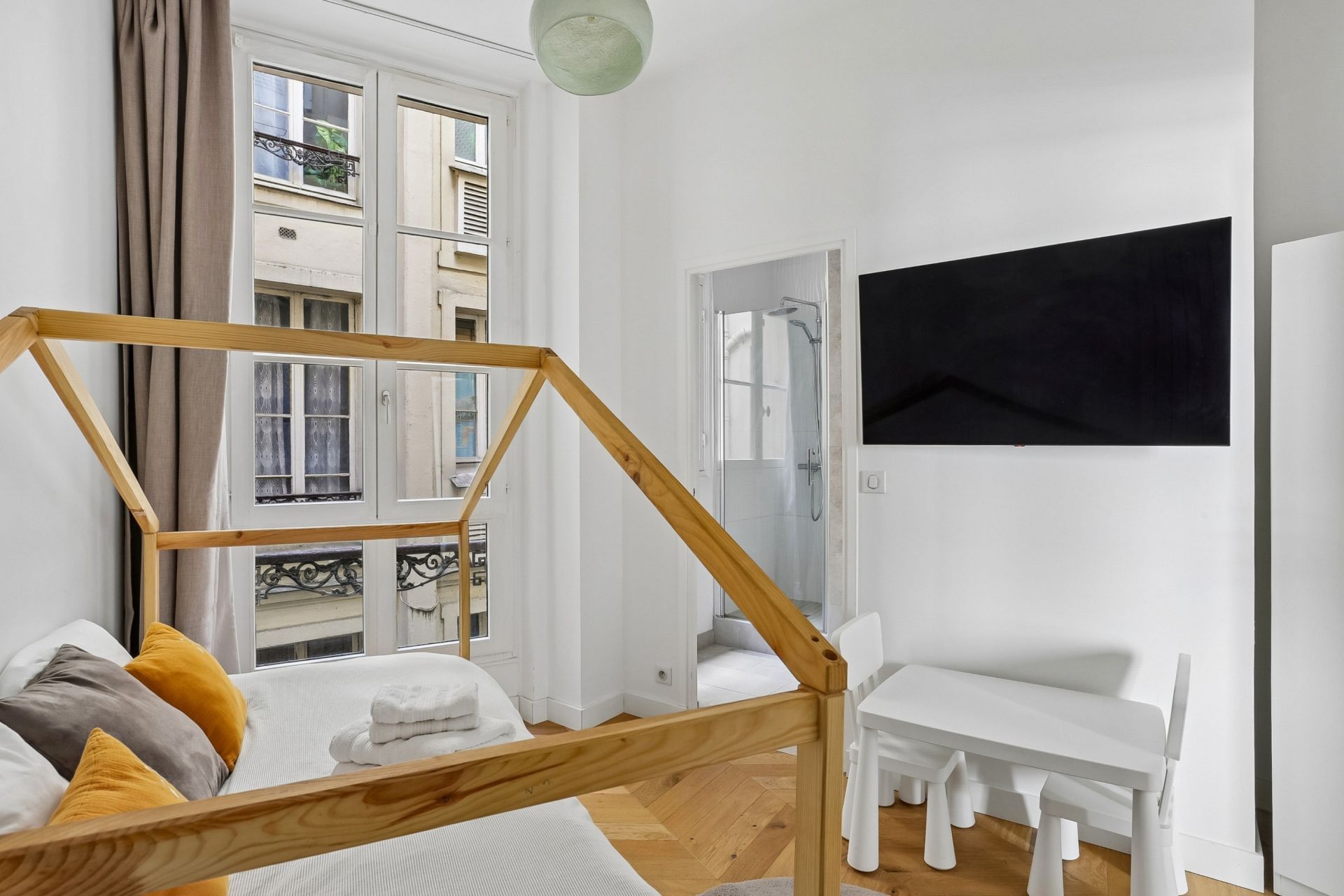 luxury apartment 5 Rooms for sale on PARIS (75001)