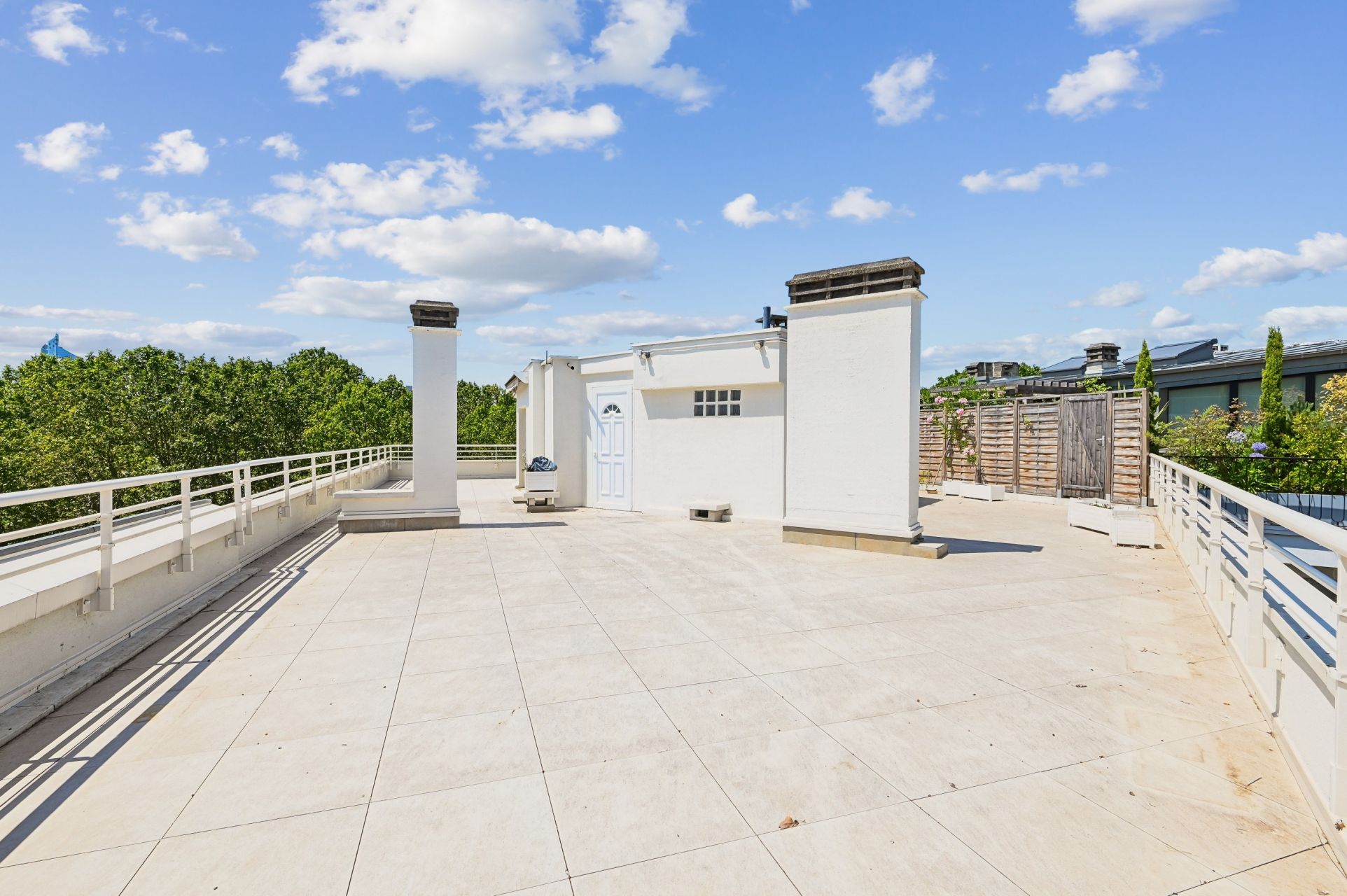 luxury apartment 6 Rooms for sale on NEUILLY SUR SEINE (92200)