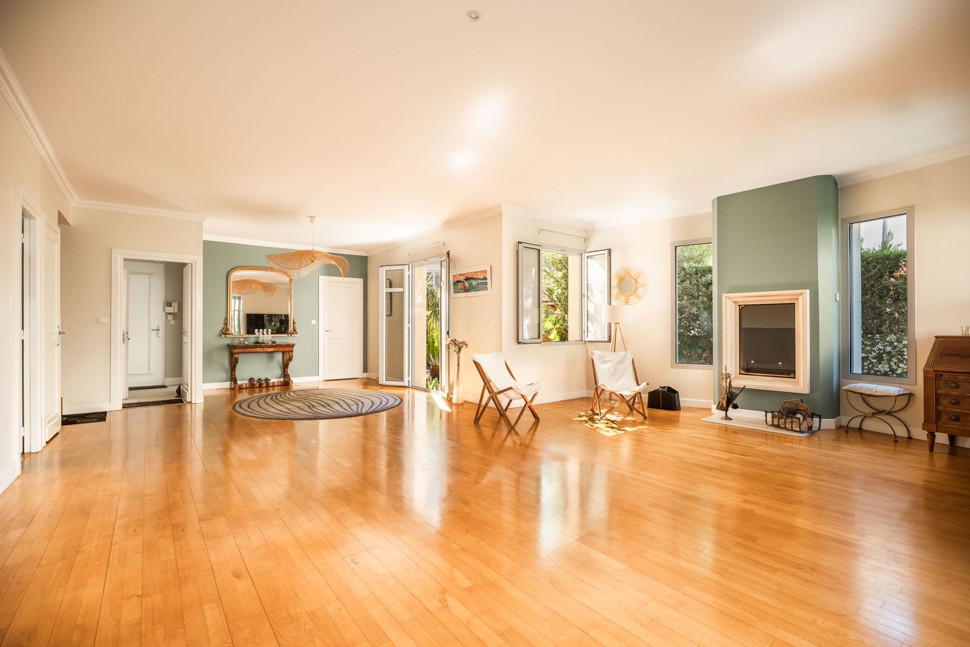 luxury house 8 Rooms for sale on BORDEAUX (33200)