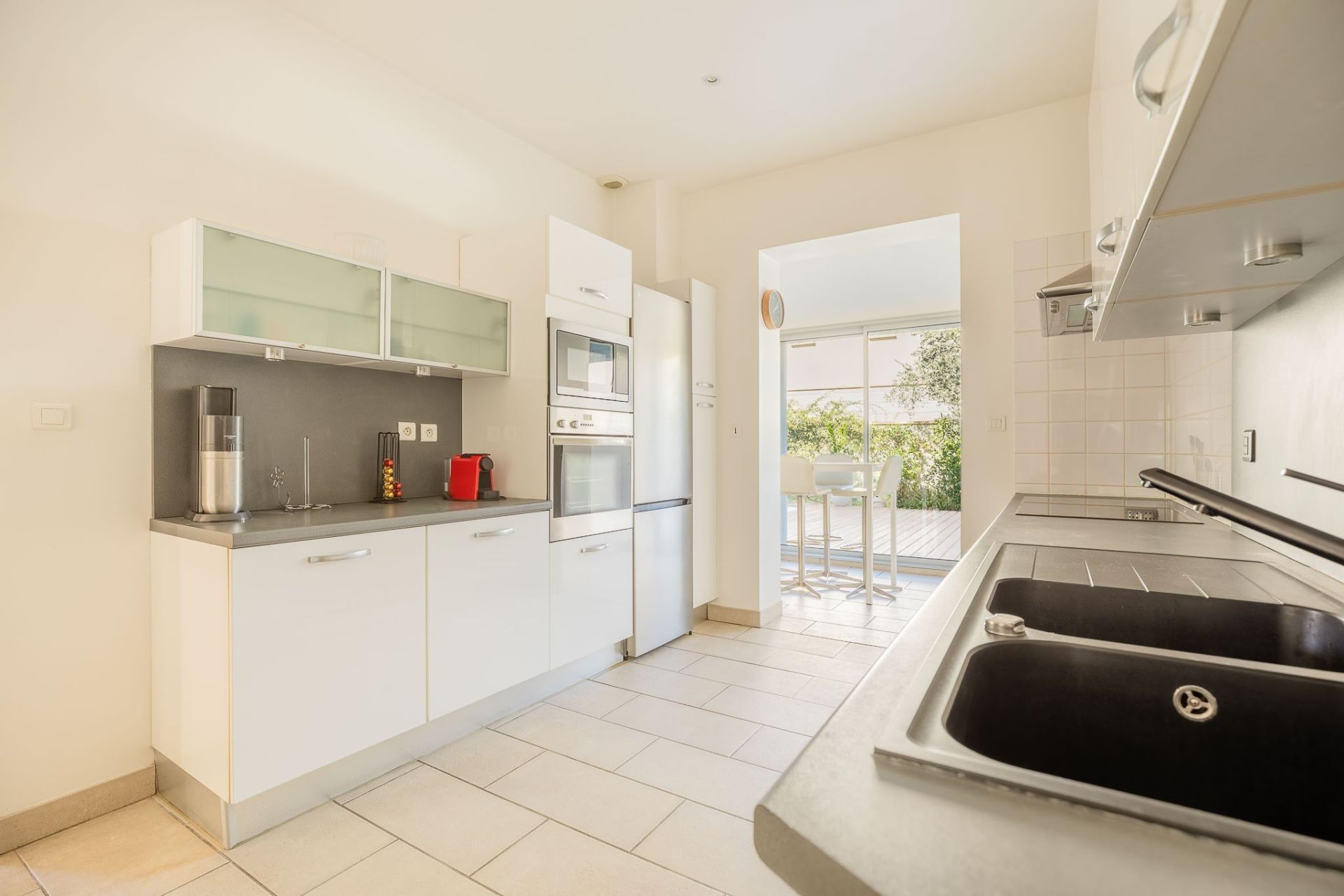 luxury house 8 Rooms for sale on BORDEAUX (33200)