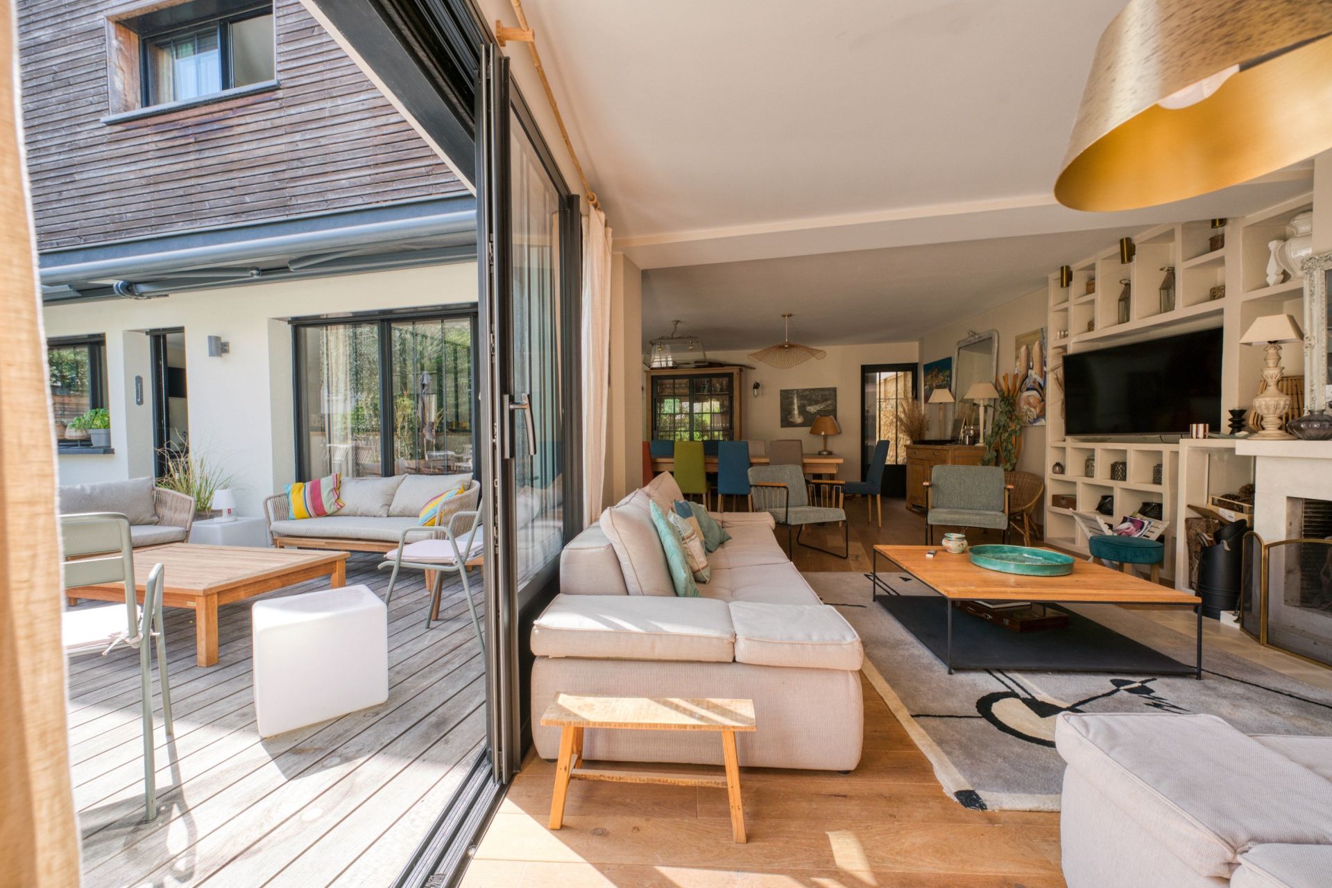 luxury house 8 Rooms for sale on ST PALAIS SUR MER (17420)