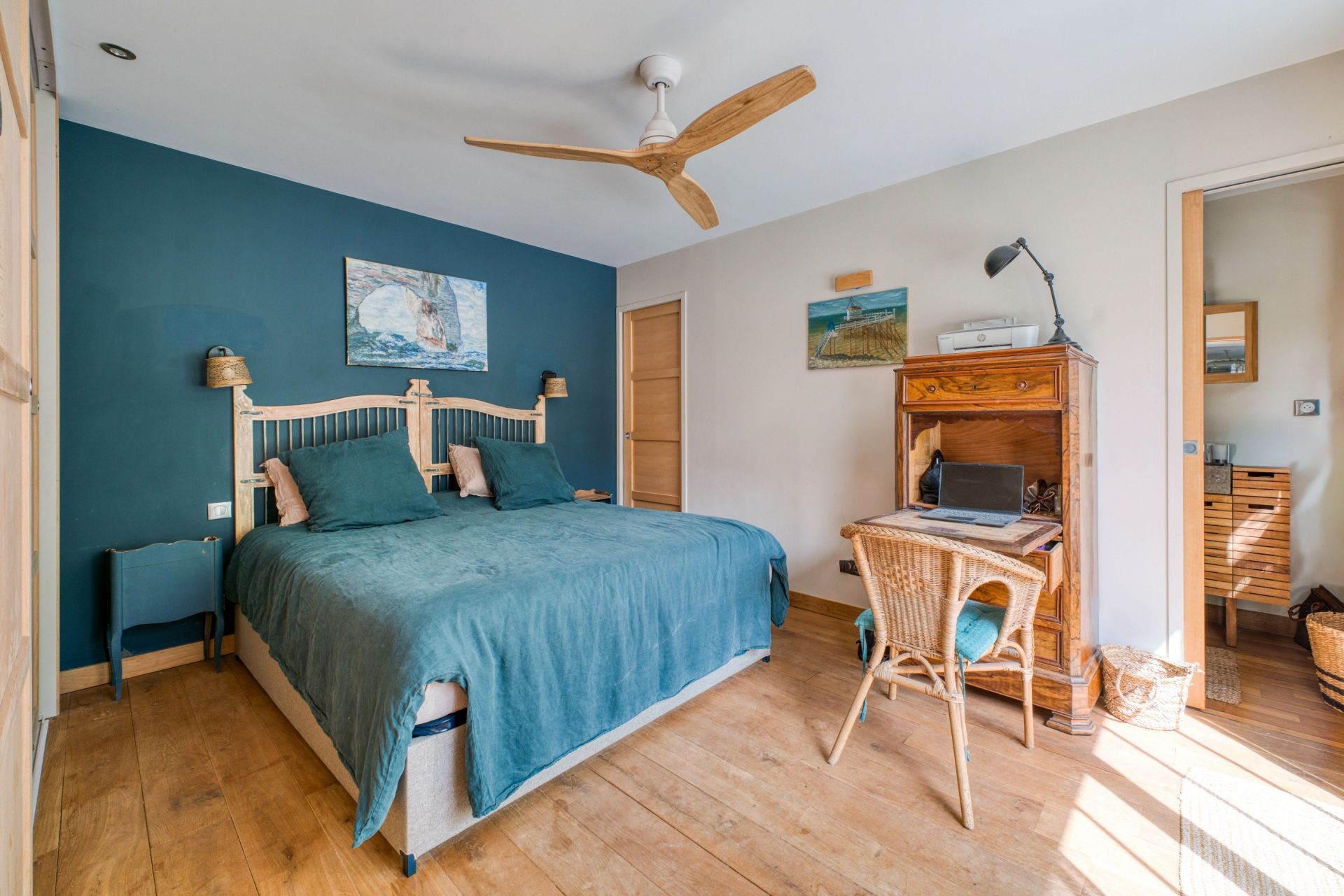 luxury house 8 Rooms for sale on ST PALAIS SUR MER (17420)