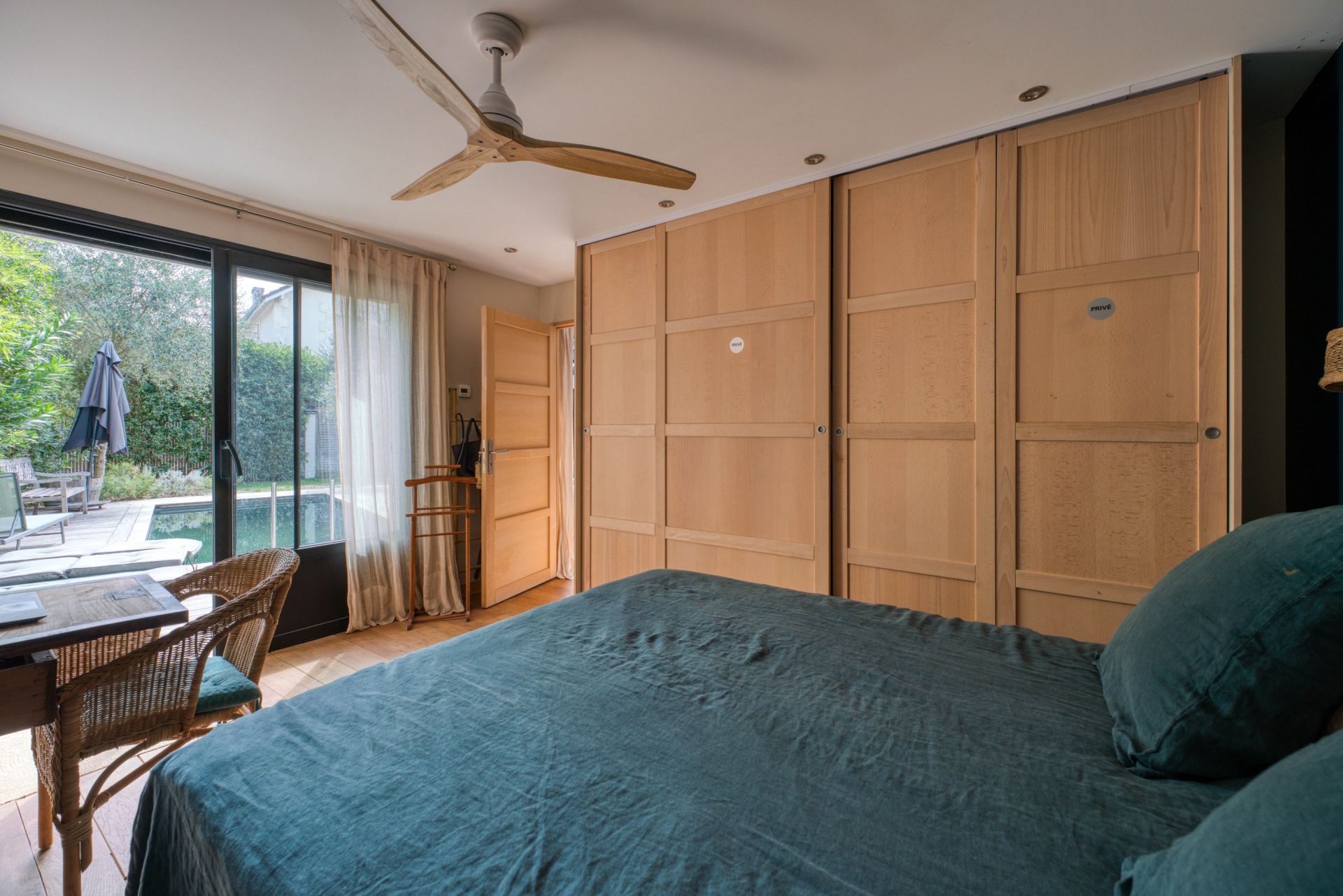luxury house 8 Rooms for sale on ST PALAIS SUR MER (17420)