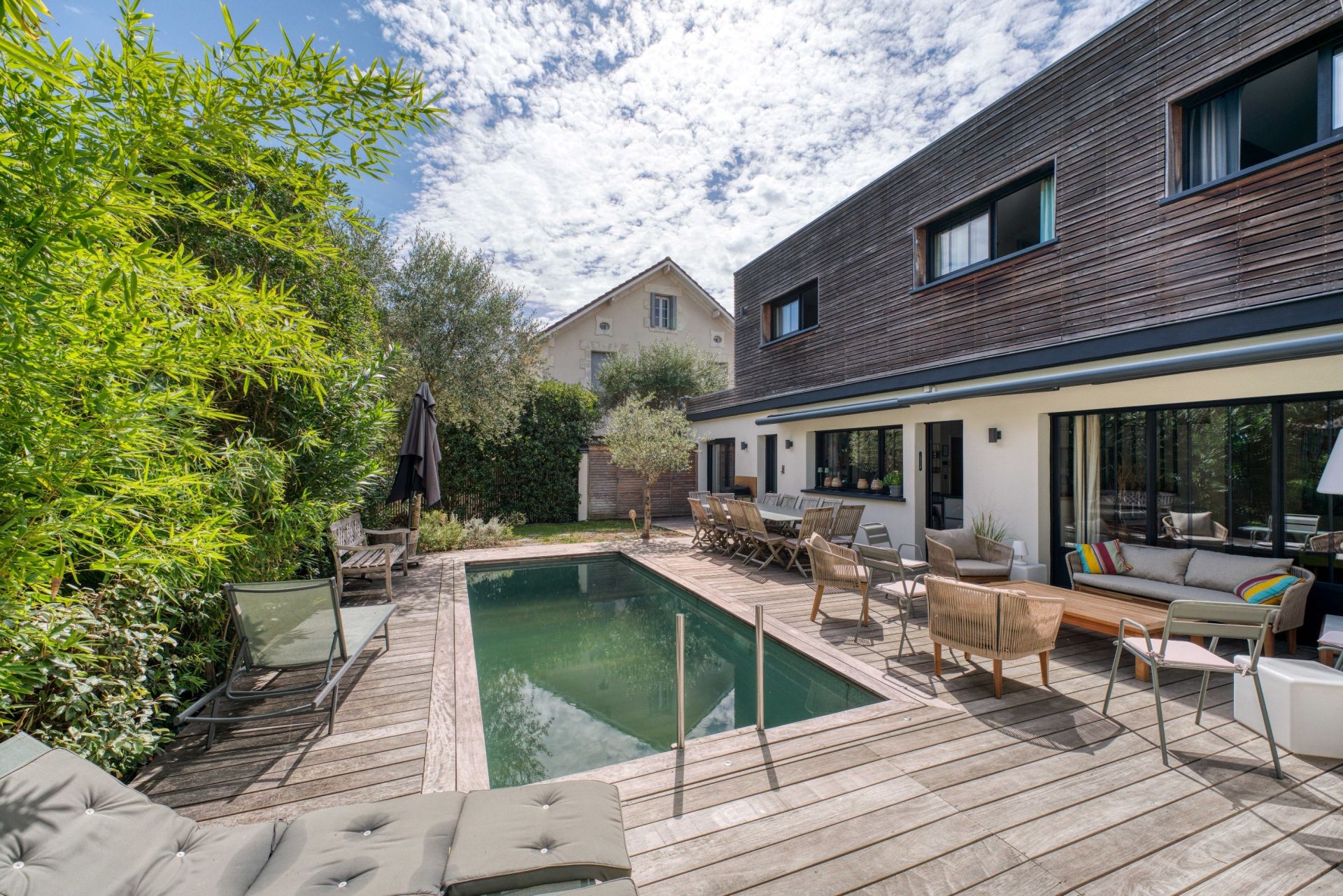 luxury house 8 Rooms for sale on ST PALAIS SUR MER (17420)