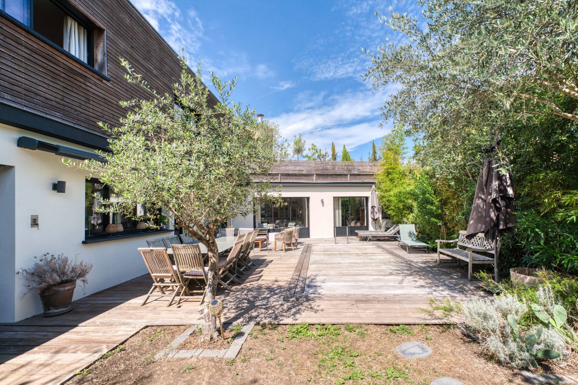 luxury house 8 Rooms for sale on ST PALAIS SUR MER (17420)