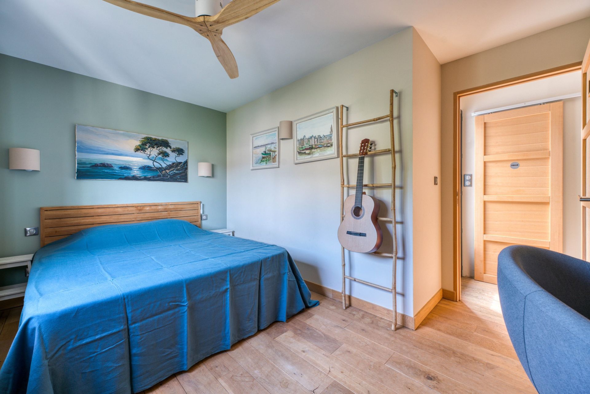 luxury house 8 Rooms for sale on ST PALAIS SUR MER (17420)